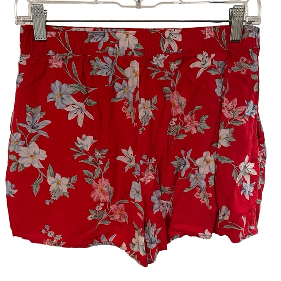 H&M Red Floral Elastic Shorts W/Pockets - Picture 2 of 3